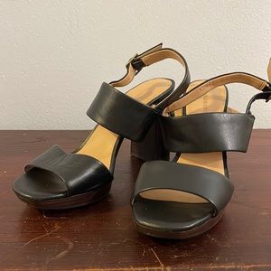 Block heel leather shoes